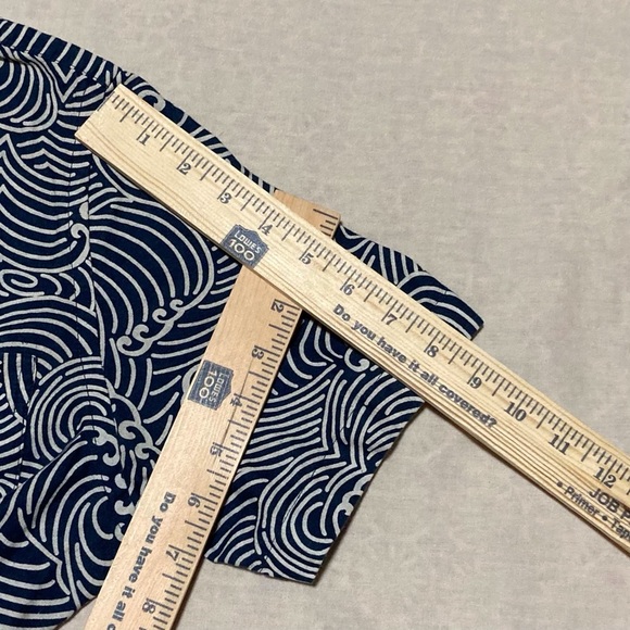 Old Navy Blue and White Wave Pattern Casual Shirt - Picture 3 of 13